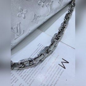 LV Модель： M57913 Серебристая сумка Coussin Small Блеснула на ве