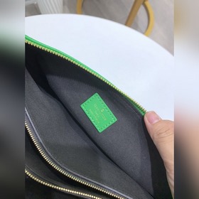 LV Модель： M57936 Зеленая сумка Coussin Small завершила весенне-