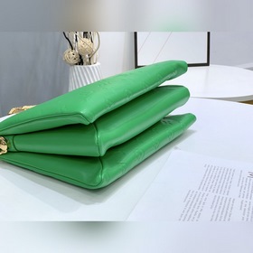 LV Модель： M57936 Зеленая сумка Coussin Small завершила весенне-