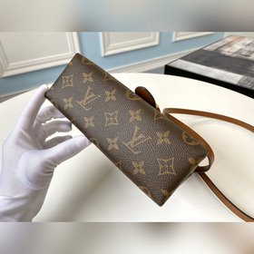 LV Модель M44654 Сумка Locky BB цвета карамельного Эта небольшая