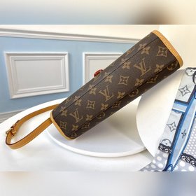 LV Модель M44919 Большая сумка Ivy Николя Гескьер в своей коллекц