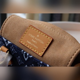 LV Серия Monogram Since 1854 【PETIT SAC PLAT Сумка】 Артикул： M80