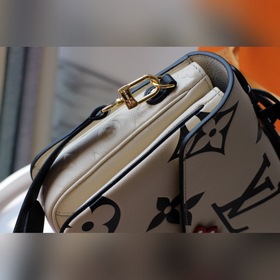 LV 【CRAFTY POCHETTE MéTIS Сумка】 Артикул： m45385 Рельефный принт