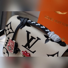 LV 【CRAFTY POCHETTE MéTIS Сумка】 Артикул： m45385 Рельефный принт