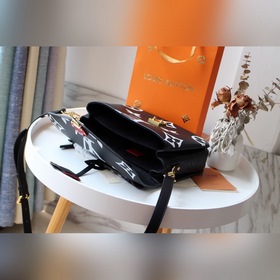 LV 【CRAFTY POCHETTE MéTIS Сумка】 Артикул： m45385 Рельефный принт