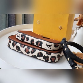 LV Артикул： M45777 Леопардовый принт Multi Pochette Accessories С