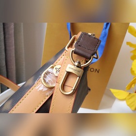 LV Модель： M46241 Сумка Окунитесь в мир сюрреализма и оцените те