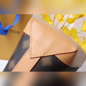 LV Модель： M46241 Сумка Окунитесь в мир сюрреализма и оцените те