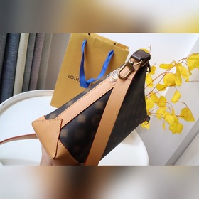 LV Модель： M46241 Сумка Окунитесь в мир сюрреализма и оцените те