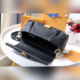 LV Модель： M45836 Сумка Мягкая кожа с тисненым крупным узором, 