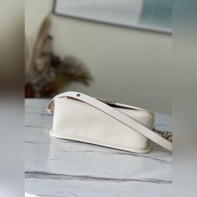 LV Модель： M59457 Бежевый Сумка Buci Изготовлена из знаковой ко