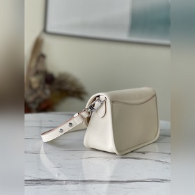 LV Модель： M59457 Бежевый Сумка Buci Изготовлена из знаковой ко