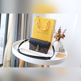 LV Модель： M80763 Сумка Padlock on Strap Классическая сумка с кл