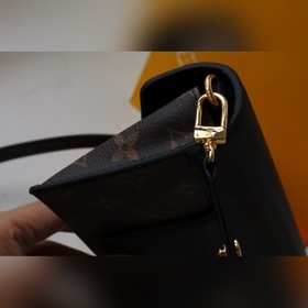 LV Модель： M80763 Сумка Padlock on Strap Классическая сумка с кл