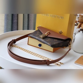 LV Модель M80763 Сумка Padlock on Strap Классическая сумка из тк