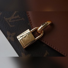 LV Модель M80763 Сумка Padlock on Strap Классическая сумка из тк