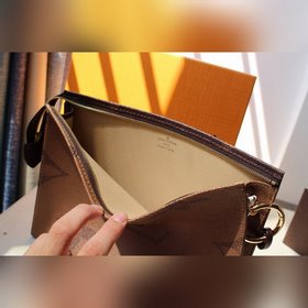 LV TOILET POUCH XL Туалетная сумка 67692 / 47542 с цепочкой Боль