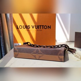 LV TOILET POUCH XL Туалетная сумка 67692 / 47542 с цепочкой Боль