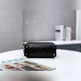 LV Артикул： M45393 Черная сумка Petite Malle Souple Эта сумка из 