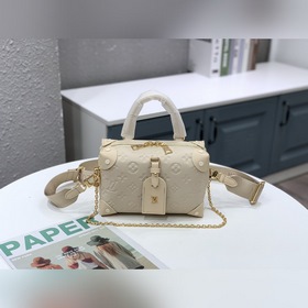 LV Артикул： M45394 Новая сумка Petite Malle Souple кремового цвет