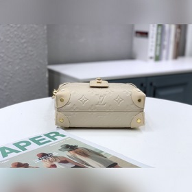 LV Артикул： M45394 Новая сумка Petite Malle Souple кремового цвет