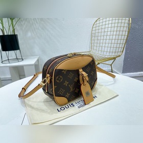 LV Модель： M45528 Nicolas Ghesquière Продолжая традиции бренда 