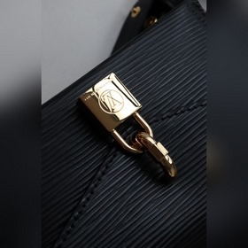 LV сумка с ремешком и замком Артикул： M80682 Черный Сумка Padloc