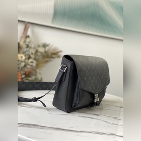 LV Модель： M30746 Новая сумка-почтальон Новая серия Taigarama, и
