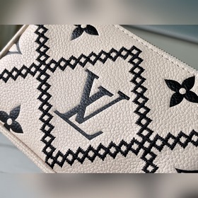 LV Модель： M81140 Белый клатч Сумка из кожи с тисненым зернистым