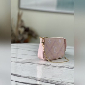 LV Артикул： M81140 Розовый клатч Кожа с тиснением Monogram и ром