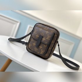 LV Модель M69404 Мини-сумка Christopher Изготовлен из знакового