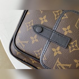 LV Модель M69404 Мини-сумка Christopher Изготовлен из знакового