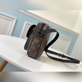 LV Модель M69404 Мини-сумка Christopher Изготовлен из знакового