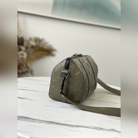 LV Артикул： M57955 Сумка City Keepall военно-зеленом цвете Изгот