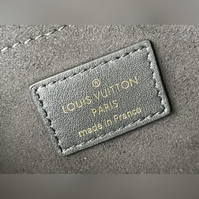 LV Модель： M58677 Сумка для фотоаппарата Изготовлена из гладкой