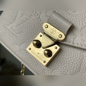 LV  Артикул： M81 Сумка с цепочкой Изготовлена из мягкой кожи, э