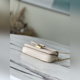 LV  Артикул： M81 Сумка с цепочкой Изготовлена из мягкой кожи, э