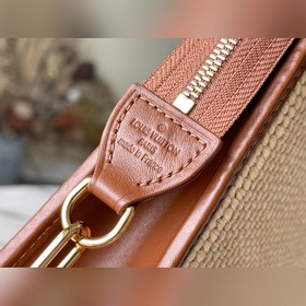 LV Артикул： M81366 Карамельный цвет Сумка для туалетных принадле