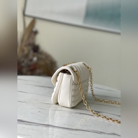 LV Артикул： M20687 Белый Маленькая сумка на цепочке Сочетает в 