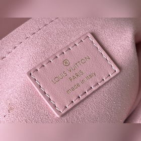 LV Артикул： M20687 Розовый маленький чемоданчик на цепочке Эта 