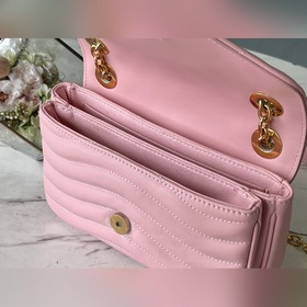 LV Артикул： M20687 Розовый маленький чемоданчик на цепочке Эта 