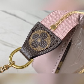 LV Артикул： M58009 Лакожа розовый MINI POCHETTE ACCESSORIES сумо
