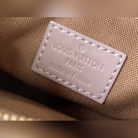 LV Артикул： M58009 Лакожа розовый MINI POCHETTE ACCESSORIES сумо