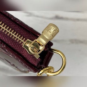 LV Артикул： M58009 Лакожа, бордовый MINI POCHETTE ACCESSORIES Э