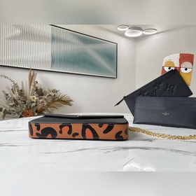 LV Артикул： M80697 Сумка Pochette Félicie с леопардовым принтом 
