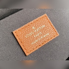 LV Артикул： M80697 Сумка Pochette Félicie с леопардовым принтом 