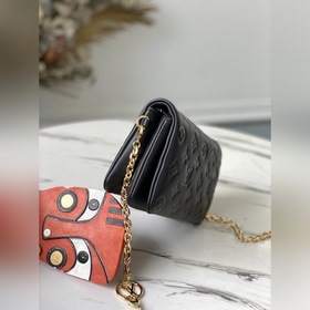 LV Артикул： M80742 Pochette Coussin Сумка на цепочке Мягкая текс