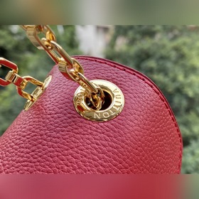 LV Артикул： M41201 Красная сумка на цепочке Уникальный дизайн из