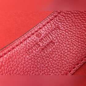 LV Артикул： M41201 Красная сумка на цепочке Уникальный дизайн из