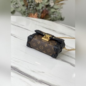 LV Модель： M68566 Старый чемодан ESSENTIAL TRUNK с цепочкой Сумк